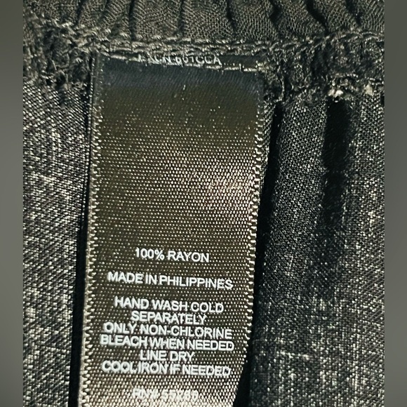 Express women’s skirt long size XS
14” waist fabric stretch fits small petite - Picture 9 of 11